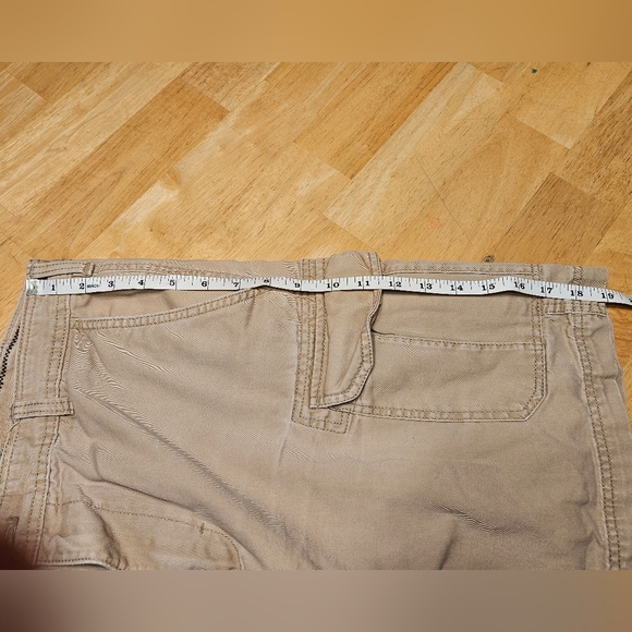 IZOD Men's Khaki Cargo Shorts, Size 32 - Picture 5 of 8